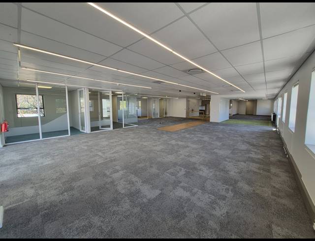 666M² OFFICE TO LET IN WOODMEAD
